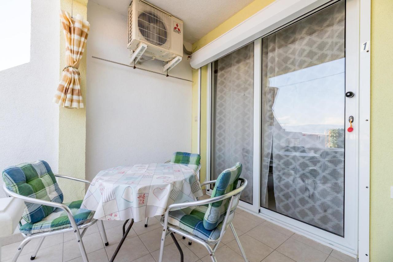 Beach Holiday Baska Екстериор снимка